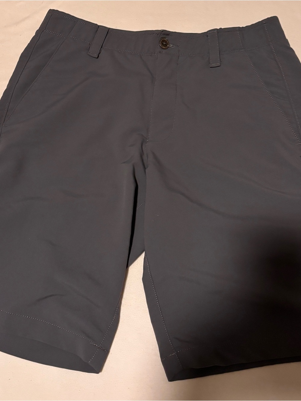 Like New Under Armour Men's Dark Charcoal Golf Shorts, 32 waist